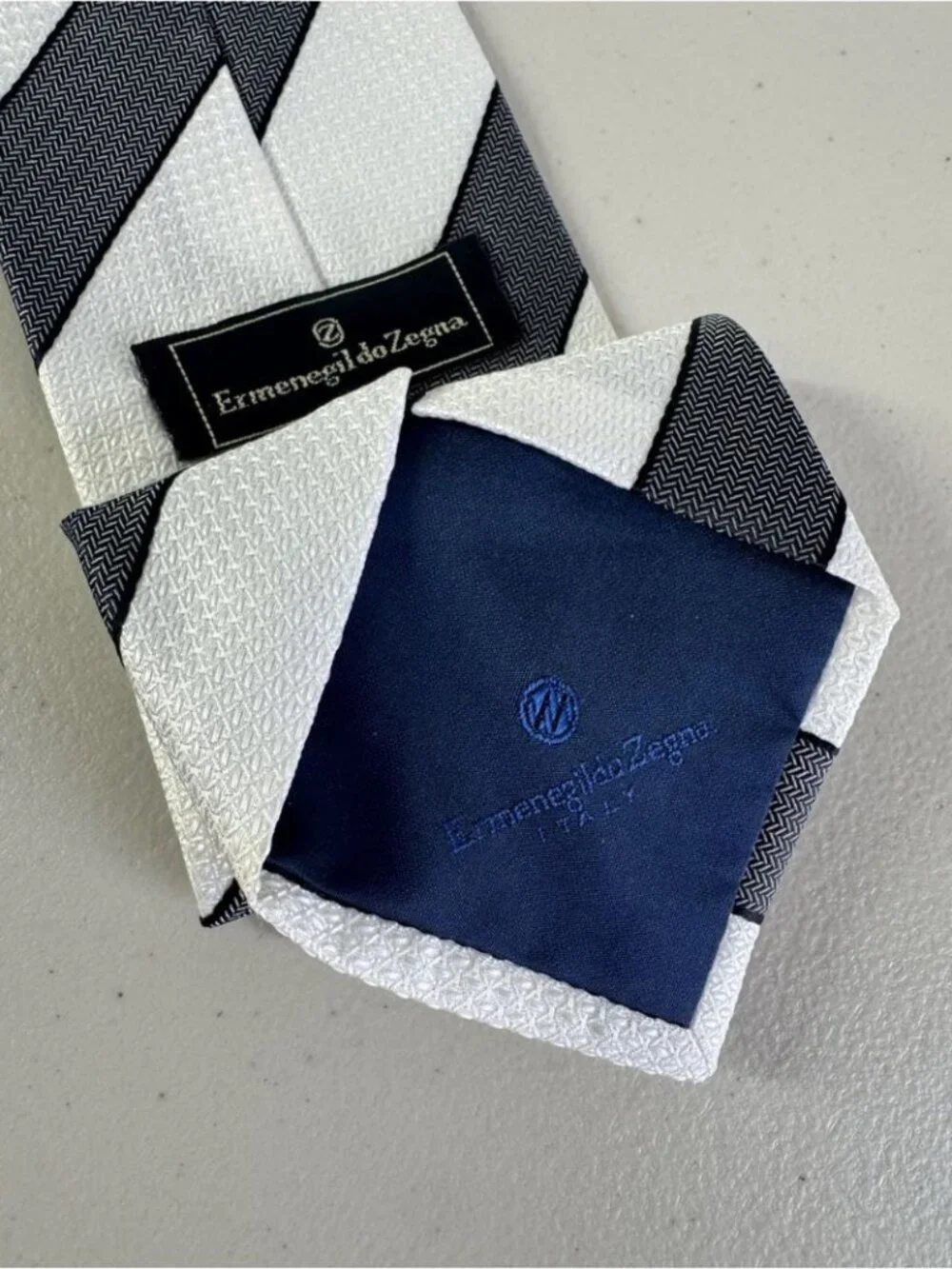 Ermenegildo Zegna Black White Diagonal Stripe Silk Tie Luxury Designer Classic